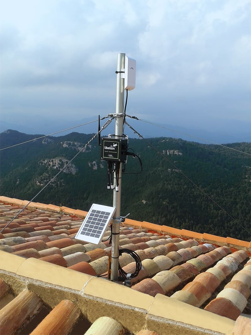 Smart Environment sensor node can harvest energy and receive new calibrated probes