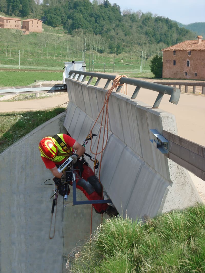 Antenna and sensor node placement to detect water level for flood prevention