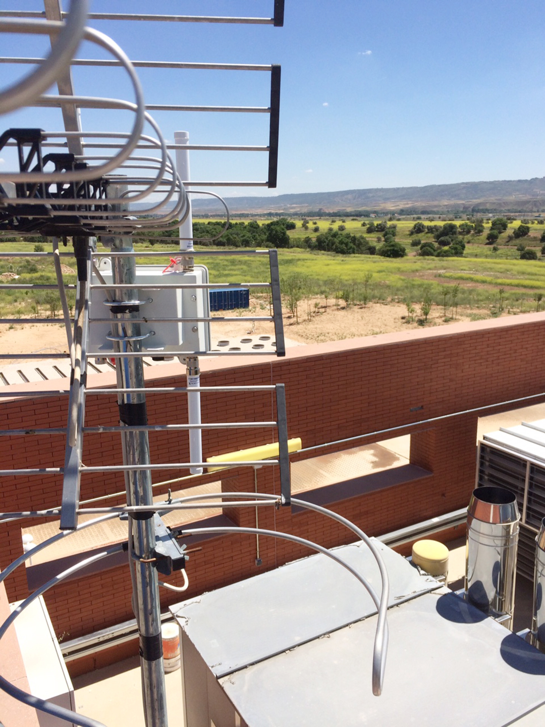 Meshlium IoT Gateway installed next to iMETland Meshlium IoT Gateway installed next to iMETland