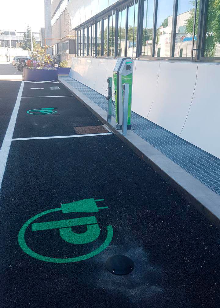 Outside smart parking recharging points
