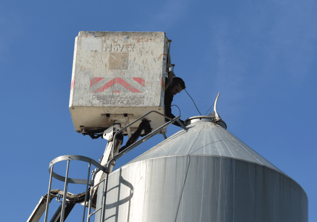 New radar sensor to control liquid tanks and grain silos levels