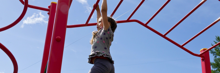 Preventing asthma attacks in children with a sensor network that monitors air quality conditions in play areas