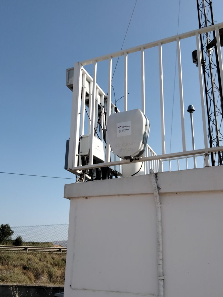 Instalación de una estación de calidad del aire rediseñada y ampliada en la estación de referencia